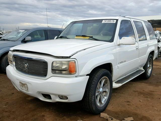 1GYEK13R5YR124671 - 2000 CADILLAC ESCALADE WHITE photo 2