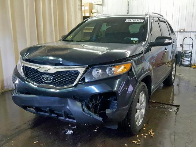 5XYKTCA65DG326543 - 2013 KIA SORENTO LX BLUE photo 2