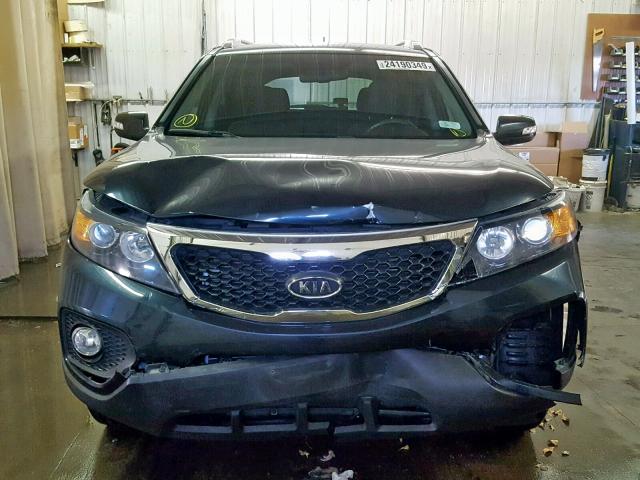 5XYKTCA65DG326543 - 2013 KIA SORENTO LX BLUE photo 9