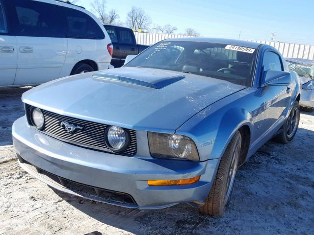 1ZVFT82H565157390 - 2006 FORD MUSTANG GT BLUE photo 2