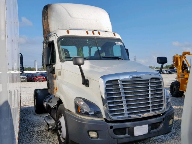 3AKBGDDV7GSHB8697 - 2016 FREIGHTLINER CASCADIA 1 WHITE photo 1