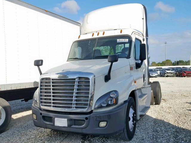 3AKBGDDV7GSHB8697 - 2016 FREIGHTLINER CASCADIA 1 WHITE photo 2