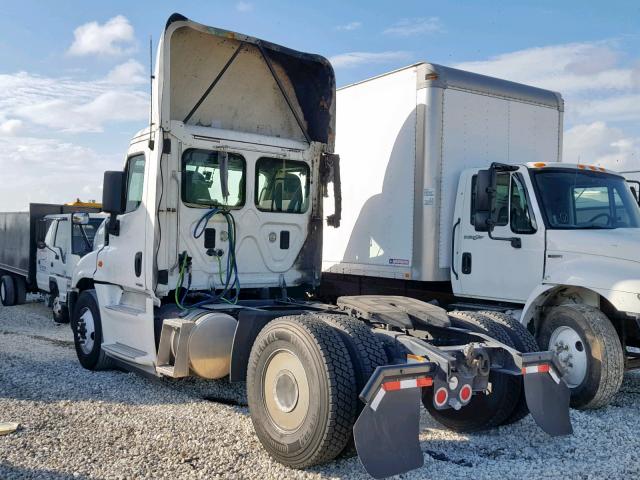 3AKBGDDV7GSHB8697 - 2016 FREIGHTLINER CASCADIA 1 WHITE photo 3