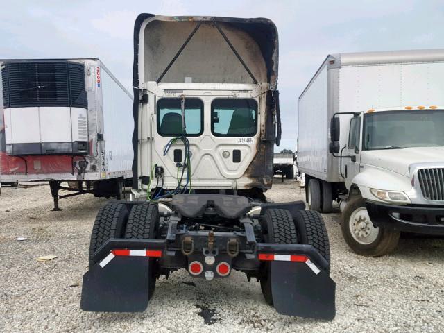 3AKBGDDV7GSHB8697 - 2016 FREIGHTLINER CASCADIA 1 WHITE photo 6