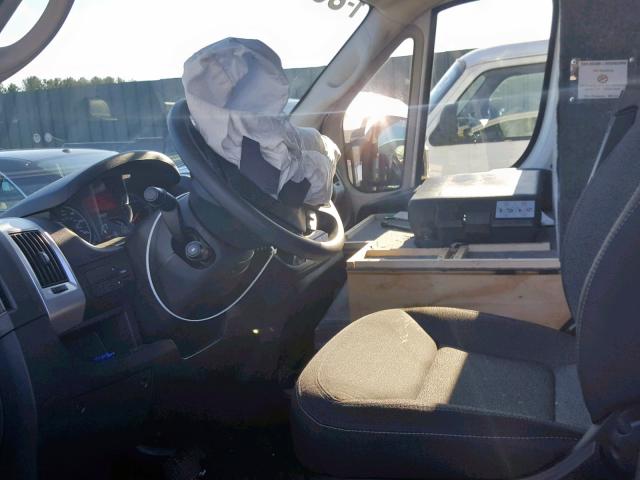 3C6TRVAG2JE148498 - 2018 RAM PROMASTER 白色 照片 5