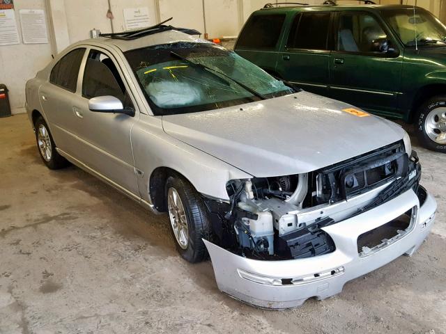 YV1RS612452462751 - 2005 VOLVO S60 SILVER photo 1