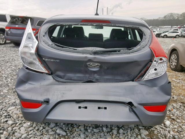 KMHCT5AE0HU306935 - 2017 HYUNDAI ACCENT SE GRAY photo 9