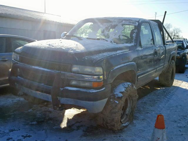 1GCHK29UX1Z259669 - 2001 CHEVROLET SILVERADO BLUE photo 2