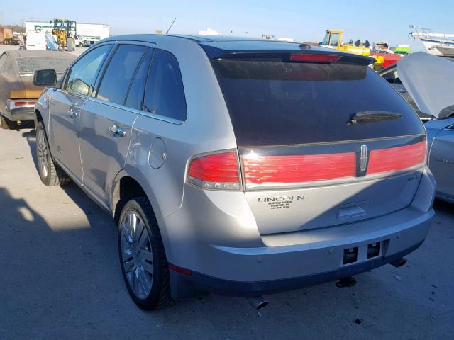 2LMDU68C69BJ09114 - 2009 LINCOLN MKX SILVER photo 3