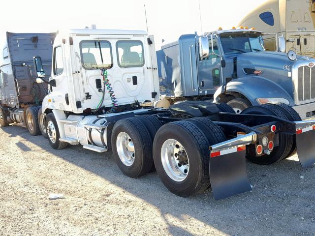 1FUJGBDV9CSBH4960 - 2012 FREIGHTLINER CASCADIA 1 WHITE photo 3