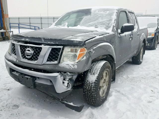 1N6AD07W88C444222 - 2008 NISSAN FRONTIER C GRAY photo 2