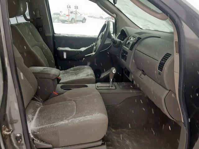 1N6AD07W88C444222 - 2008 NISSAN FRONTIER C GRAY photo 5