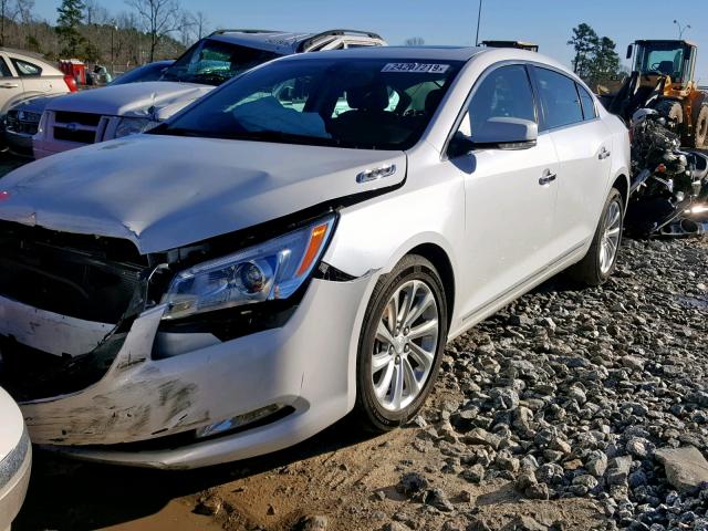 1G4GB5G39GF268778 - 2016 BUICK LACROSSE WHITE photo 2