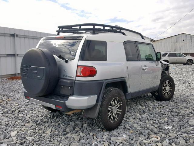 JTEZU11F98K003950 - 2008 TOYOTA FJ CRUISER SILVER photo 4