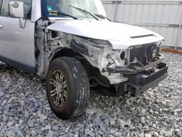 JTEZU11F98K003950 - 2008 TOYOTA FJ CRUISER SILVER photo 9