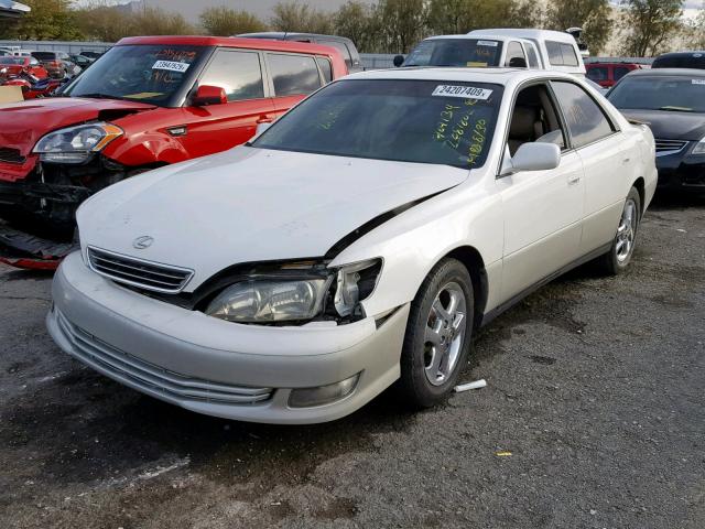 JT8BF28G310300720 - 2001 LEXUS ES 300 WHITE photo 2