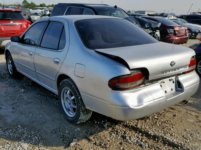 1N4BU31D0SC228667 - 1995 NISSAN ALTIMA XE SILVER photo 3