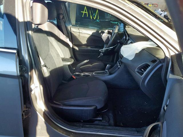 1C3CCBAB8DN686155 - 2013 CHRYSLER 200 LX ნაცრისფერი ფოტო 5