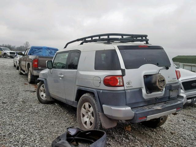 JTEBU11F770072213 - 2007 TOYOTA FJ CRUISER SILVER photo 3