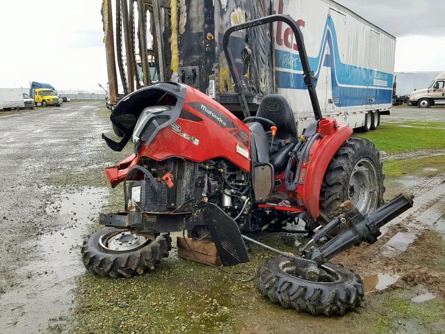 33G1510121996 - 2017 MAHINDRA AND MAHINDRA TRACTOR RED photo 2