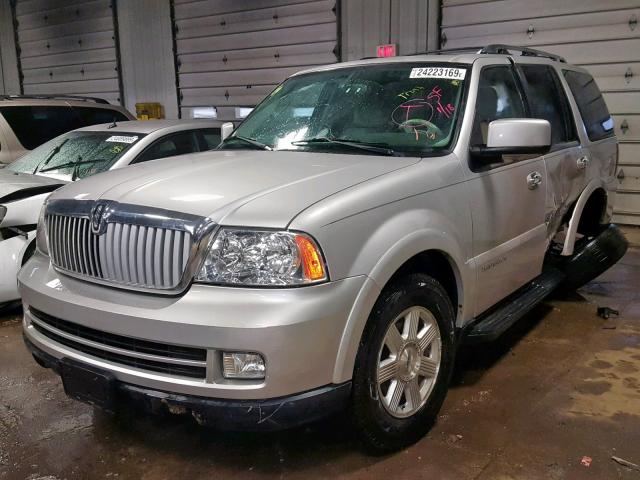 5LMFU28585LJ01277 - 2005 LINCOLN NAVIGATOR Күміс фото 2