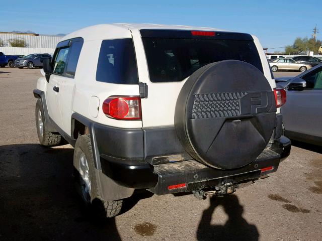 JTEBU4BF5AK098417 - 2010 TOYOTA FJ CRUISER WHITE photo 3