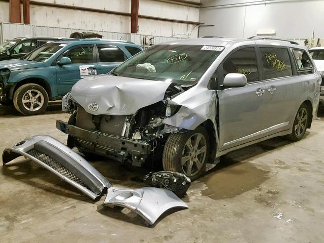 5TDXZ3DC3HS790218 - 2017 TOYOTA SIENNA SE SILVER photo 2