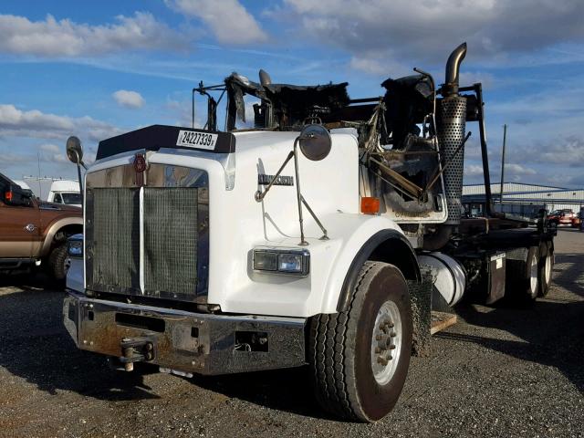 1NKDLU0X85J080113 - 2005 KENWORTH CONSTRUCTI WHITE photo 2