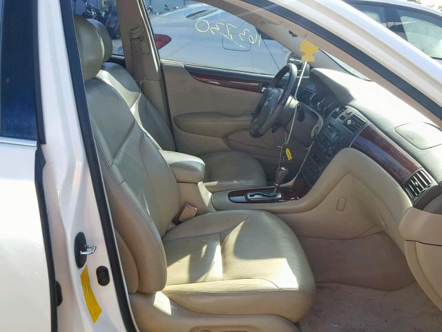 JTHBF30G530119574 - 2003 LEXUS ES 300 WHITE photo 5