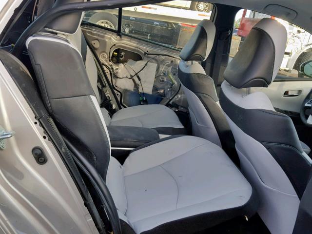 JTDKARFP9H3032650 - 2017 TOYOTA PRIUS PRIM 灰色 照片 6