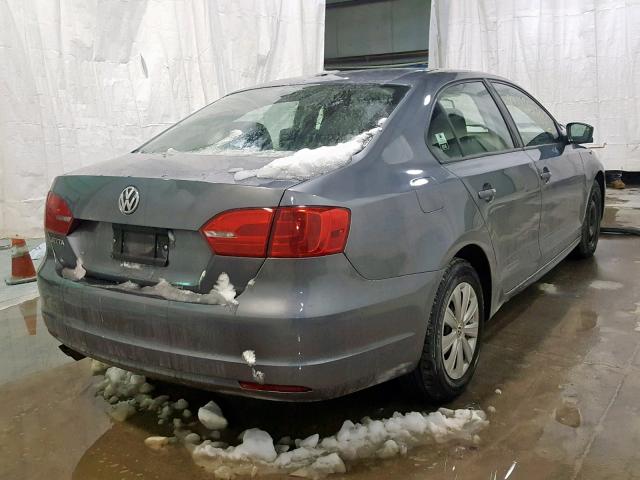 3VW2K7AJ3DM246544 - 2013 VOLKSWAGEN JETTA BASE GRAY photo 4