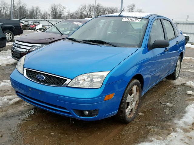 1FAHP34N37W187592 - 2007 FORD FOCUS ZX4 BLUE photo 2