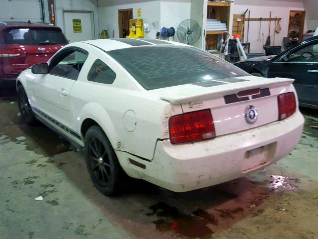 1ZVFT80N775297662 - 2007 FORD MUSTANG WHITE photo 3