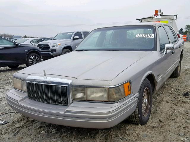 1LNLM81W9NY733350 - 1992 LINCOLN TOWN CAR E SILVER photo 2