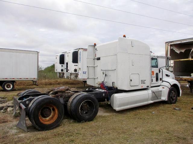 1XPHD49X87N690011 - 2007 PETERBILT 386 WHITE photo 4