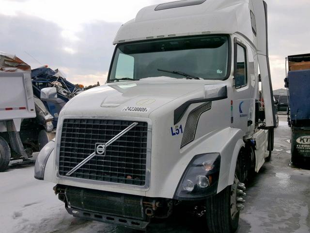 4V4NC9EH1GN928126 - 2016 VOLVO VN VNL WHITE photo 2