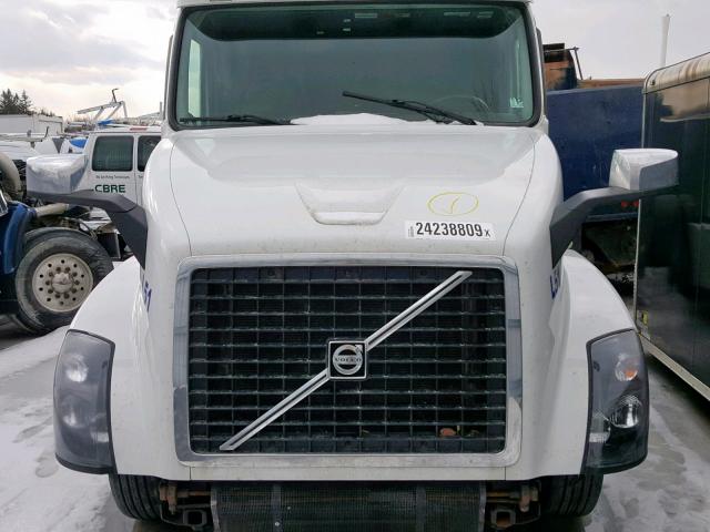 4V4NC9EH1GN928126 - 2016 VOLVO VN VNL WHITE photo 7