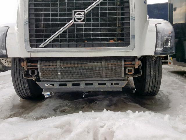 4V4NC9EH1GN928126 - 2016 VOLVO VN VNL WHITE photo 9