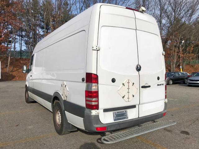 WD3PE8CB3B5605349 - 2011 MERCEDES-BENZ SPRINTER 2 WHITE photo 4