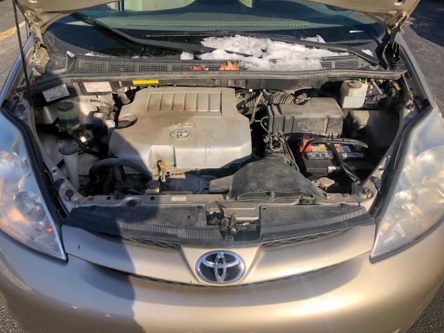 5TDZK23C17S096988 - 2007 TOYOTA SIENNA CE GOLD photo 8