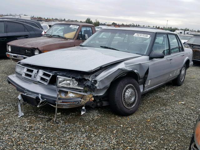 1G3HN54C9L1829475 - 1990 OLDSMOBILE DELTA 88 R SILVER photo 2