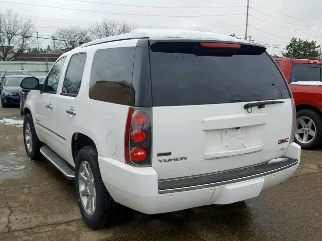 1GKUCEEF3AR108360 - 2010 GMC YUKON DENA WHITE photo 3