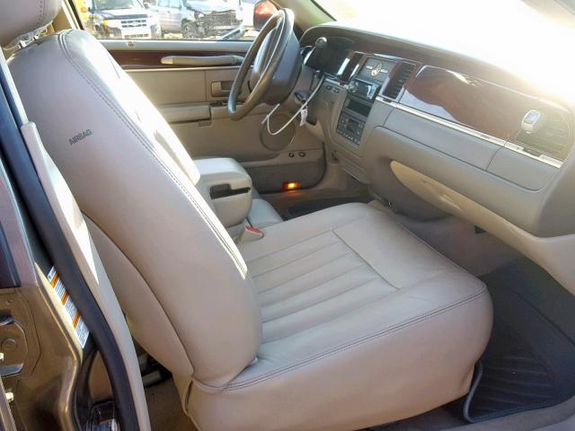 1LNHM81W33Y692877 - 2003 LINCOLN TOWN CAR E GRAY photo 5