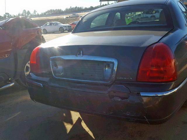 1LNHM81W33Y692877 - 2003 LINCOLN TOWN CAR E GRAY photo 9