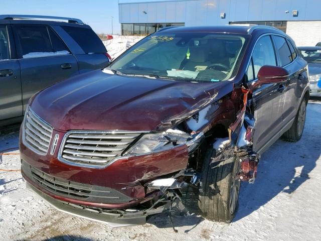 5LMCJ3C94HUL68975 - 2017 LINCOLN MKC RESERV MAROON photo 2