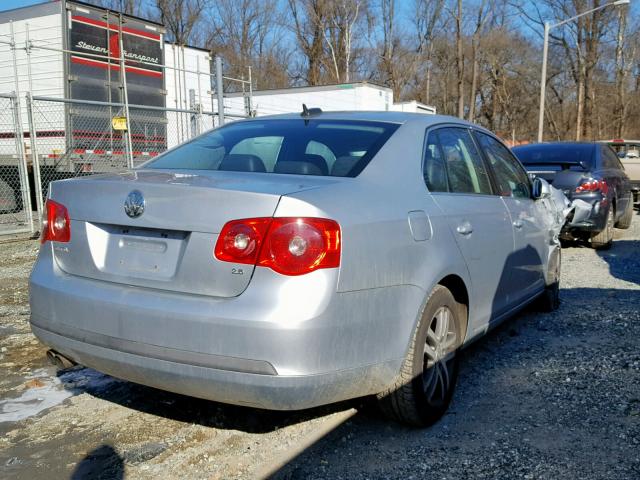 3VWDF71KX6M670179 - 2006 VOLKSWAGEN JETTA 2.5L SILVER photo 4