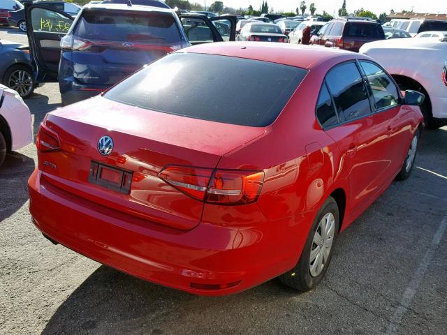 3VW2K7AJ3FM415965 - 2015 VOLKSWAGEN JETTA BASE RED photo 4