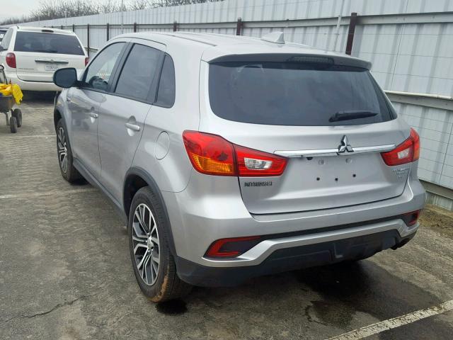 JA4AP3AW8JU013913 - 2018 MITSUBISHI OUTLANDER SILVER photo 3