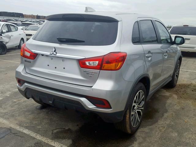 JA4AP3AW8JU013913 - 2018 MITSUBISHI OUTLANDER SILVER photo 4