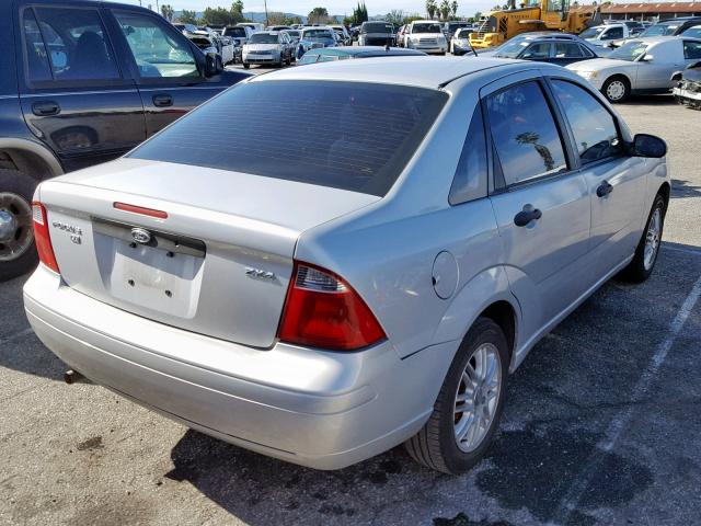 1FAHP34N16W248999 - 2006 FORD FOCUS ZX4 SILVER photo 4